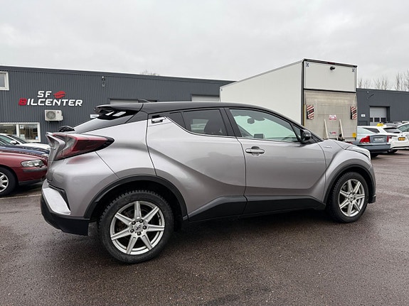 Toyota C-HR 3 of 5