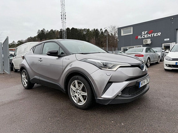 Toyota C-HR 2 of 5