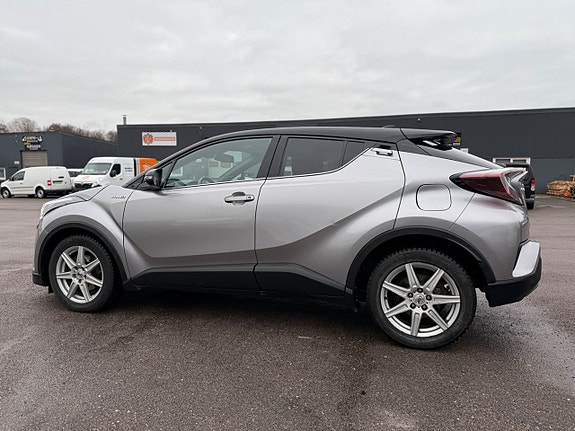 Toyota C-HR 4 of 5