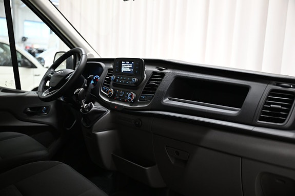 Ford Transit 24 of 28