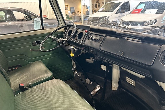 Volkswagen Transporter 14 of 17
