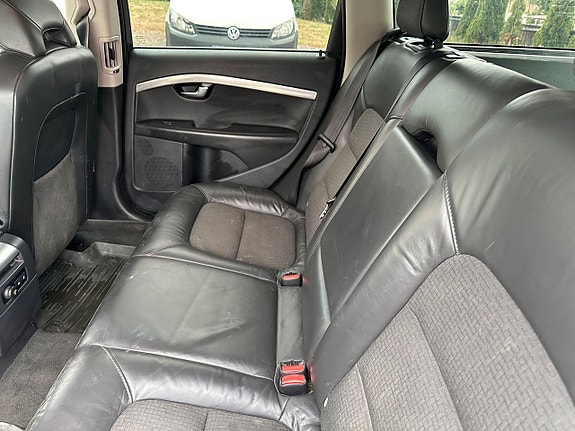Volvo V70 10 of 13