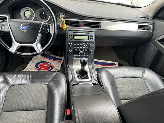 Volvo V70 9 of 13