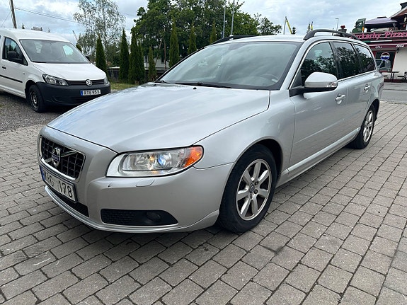 Volvo V70 12 of 13