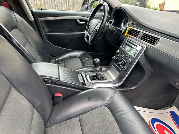 Volvo V70 7 of 13