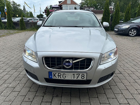 Volvo V70 3 of 5