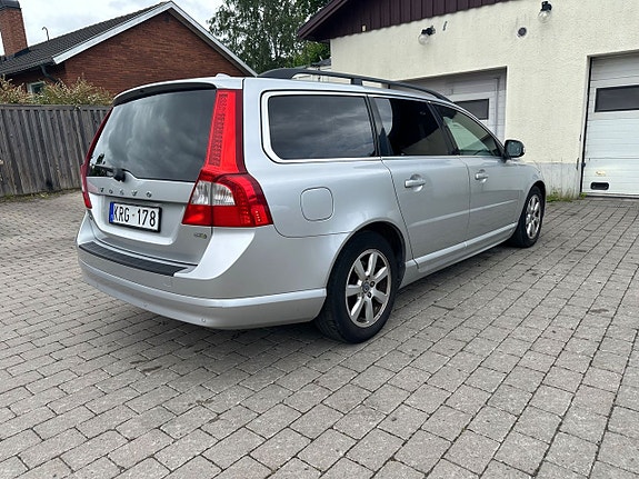 Volvo V70 6 of 13