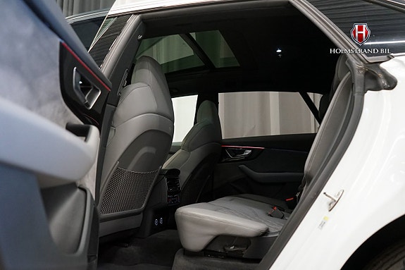 Audi Q8 12 of 30