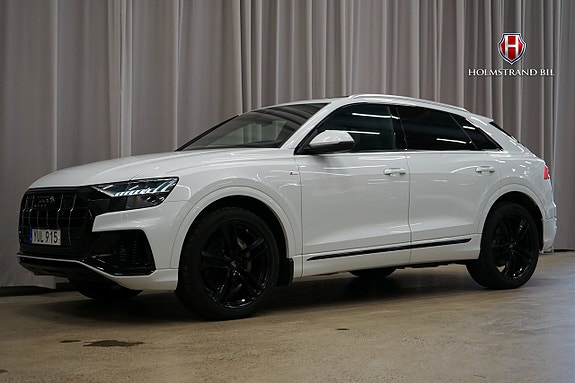Audi Q8 3 of 5