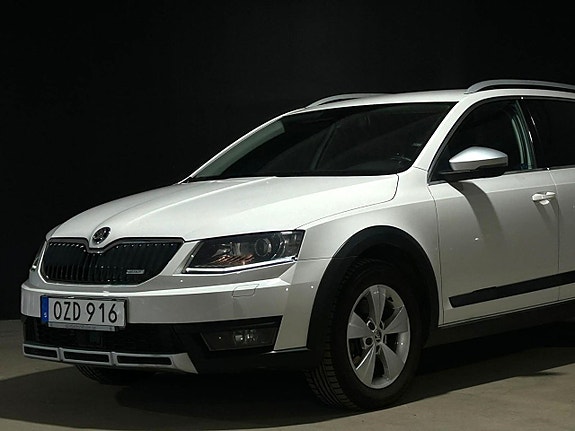 Skoda Octavia Scout 3 of 5