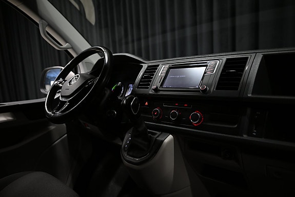 Volkswagen e-Transporter 27 of 29