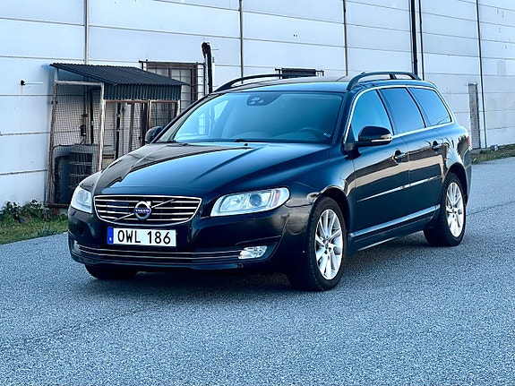 Volvo V70 2 of 7