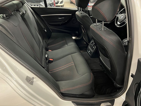 BMW 330e 8 of 8