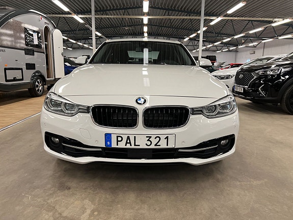 BMW 330e 2 of 5