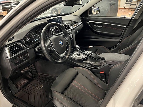 BMW 330e 6 of 8