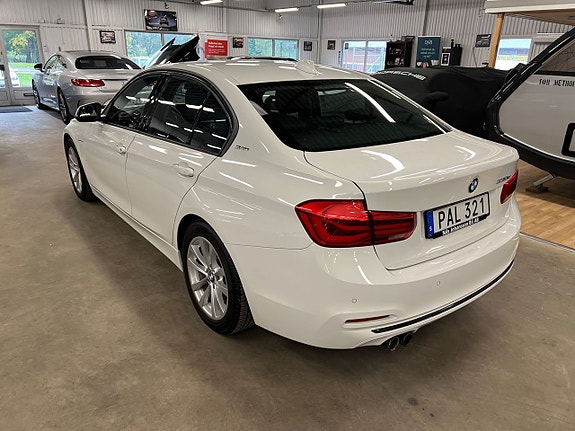 BMW 330e 5 of 5