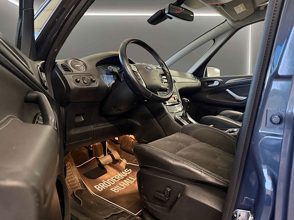 Ford S-MAX 4 of 5