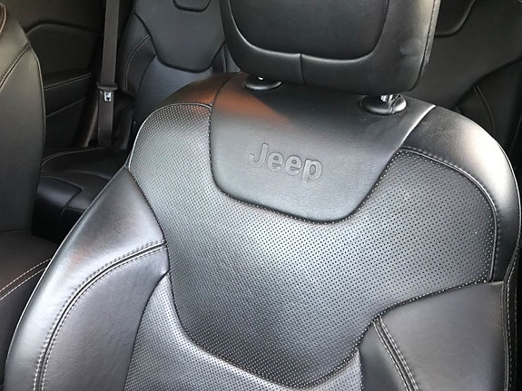 Jeep Cherokee 6 of 8