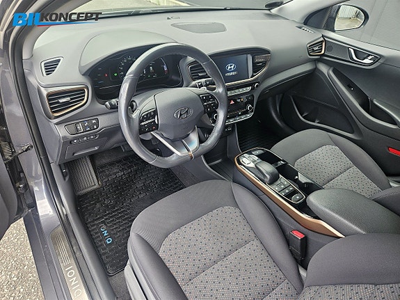 Hyundai IONIQ 16 of 27