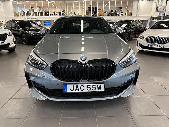 BMW 118i 2 of 5