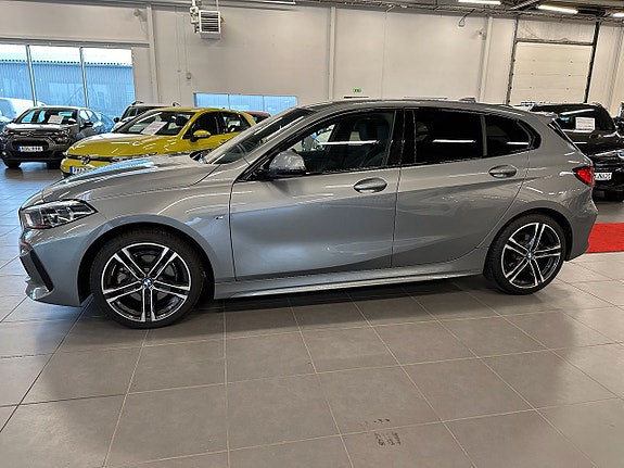BMW 118i 4 of 5