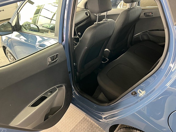 Hyundai i10 4 of 5