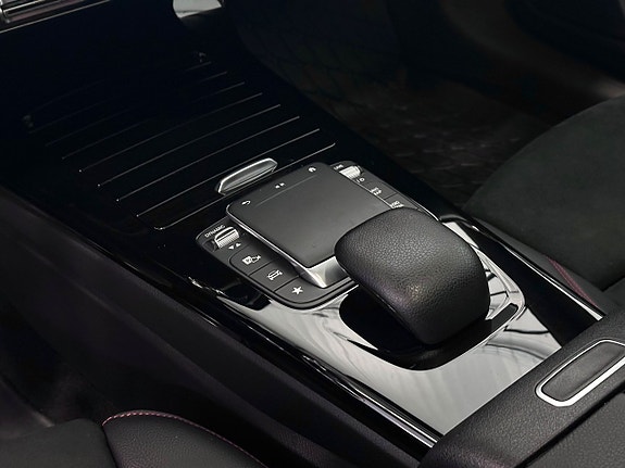Mercedes-Benz CLA200 11 of 19