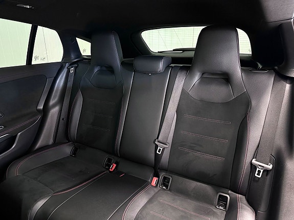 Mercedes-Benz CLA200 13 of 19