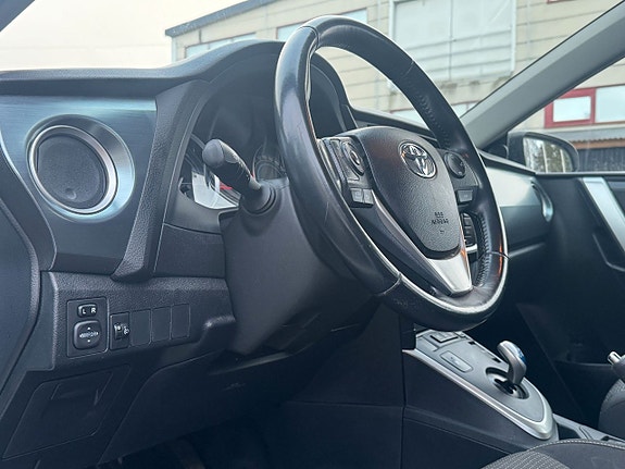 Toyota Auris 11 of 23