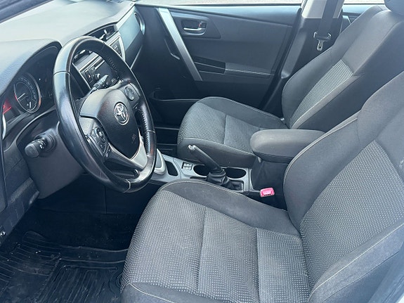 Toyota Auris 10 of 23