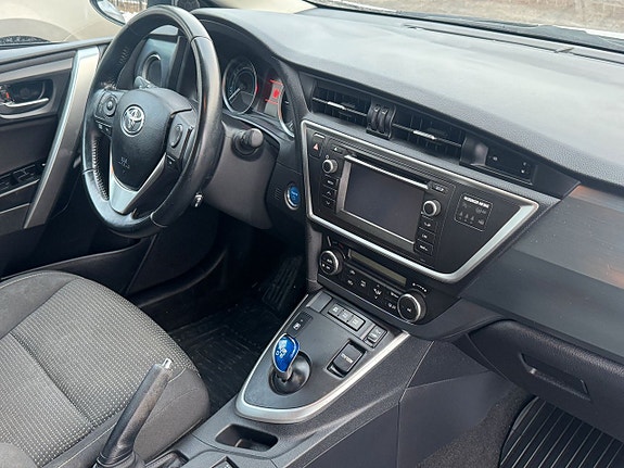 Toyota Auris 14 of 23