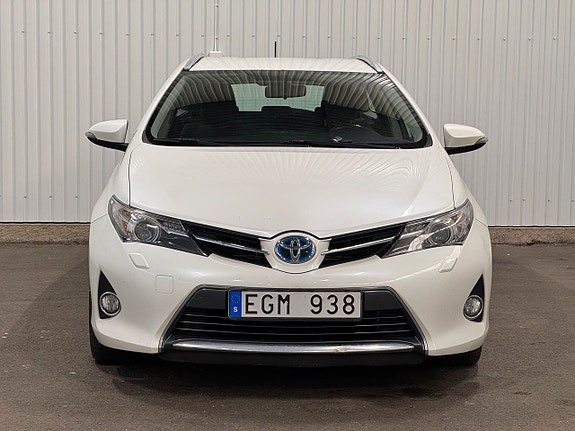 Toyota Auris 2 of 5