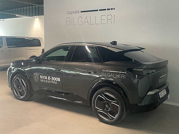Peugeot e-3008 4 of 5