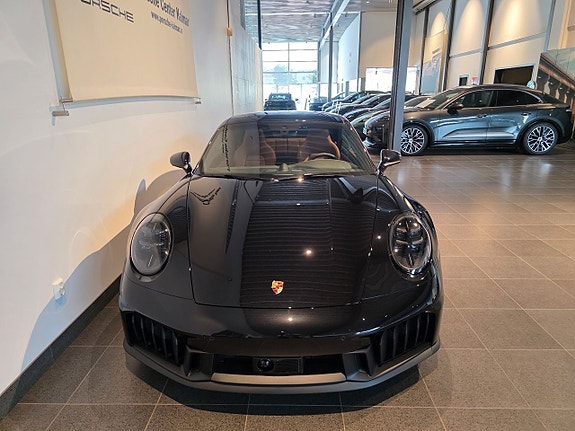 Porsche 911 Carrera 4 GTS 3 of 5