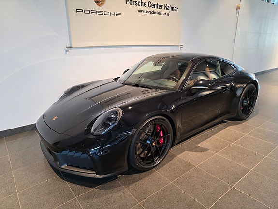 Porsche 911 Carrera 4 GTS 2 of 5