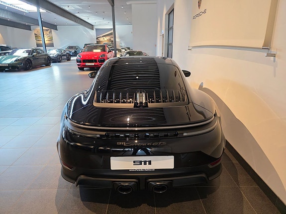 Porsche 911 Carrera 4 GTS 5 of 5