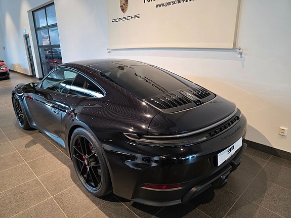 Porsche 911 Carrera 4 GTS 4 of 5