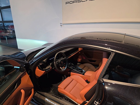 Porsche 911 Carrera 4 GTS 6 of 8