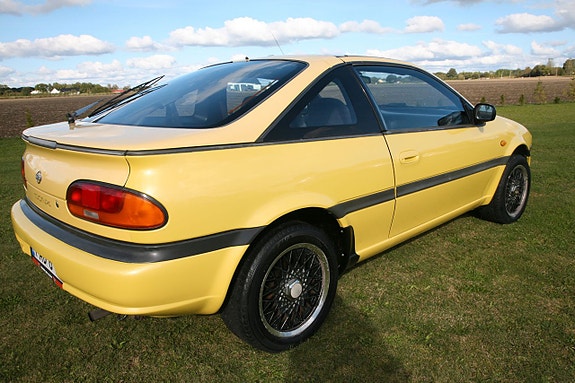 Nissan 100 NX 4 of 5