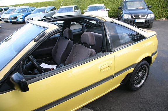 Nissan 100 NX 19 of 26