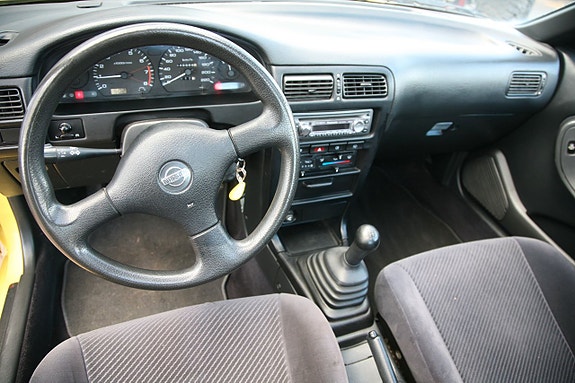 Nissan 100 NX 22 of 26