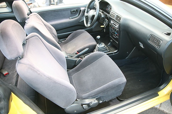 Nissan 100 NX 24 of 26