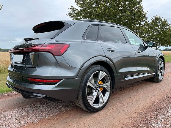Audi e-tron 5 of 8