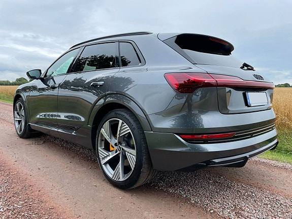 Audi e-tron 2 of 8
