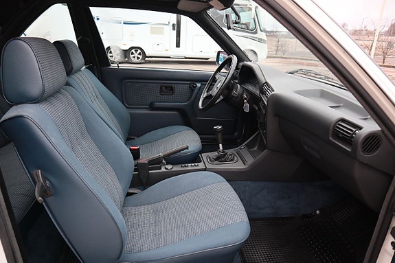 BMW 320 9 of 11