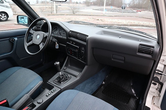 BMW 320 10 of 11