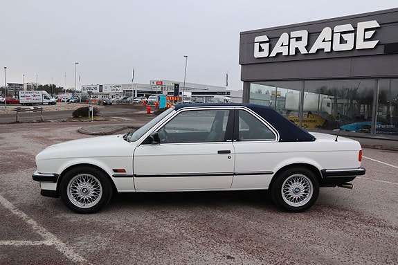 BMW 320 2 of 5