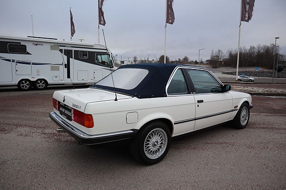 BMW 320 4 of 5