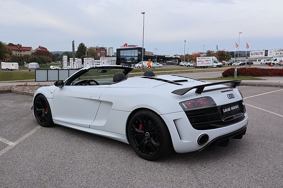 Audi R8 3 of 5