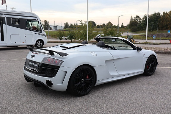 Audi R8 4 of 5